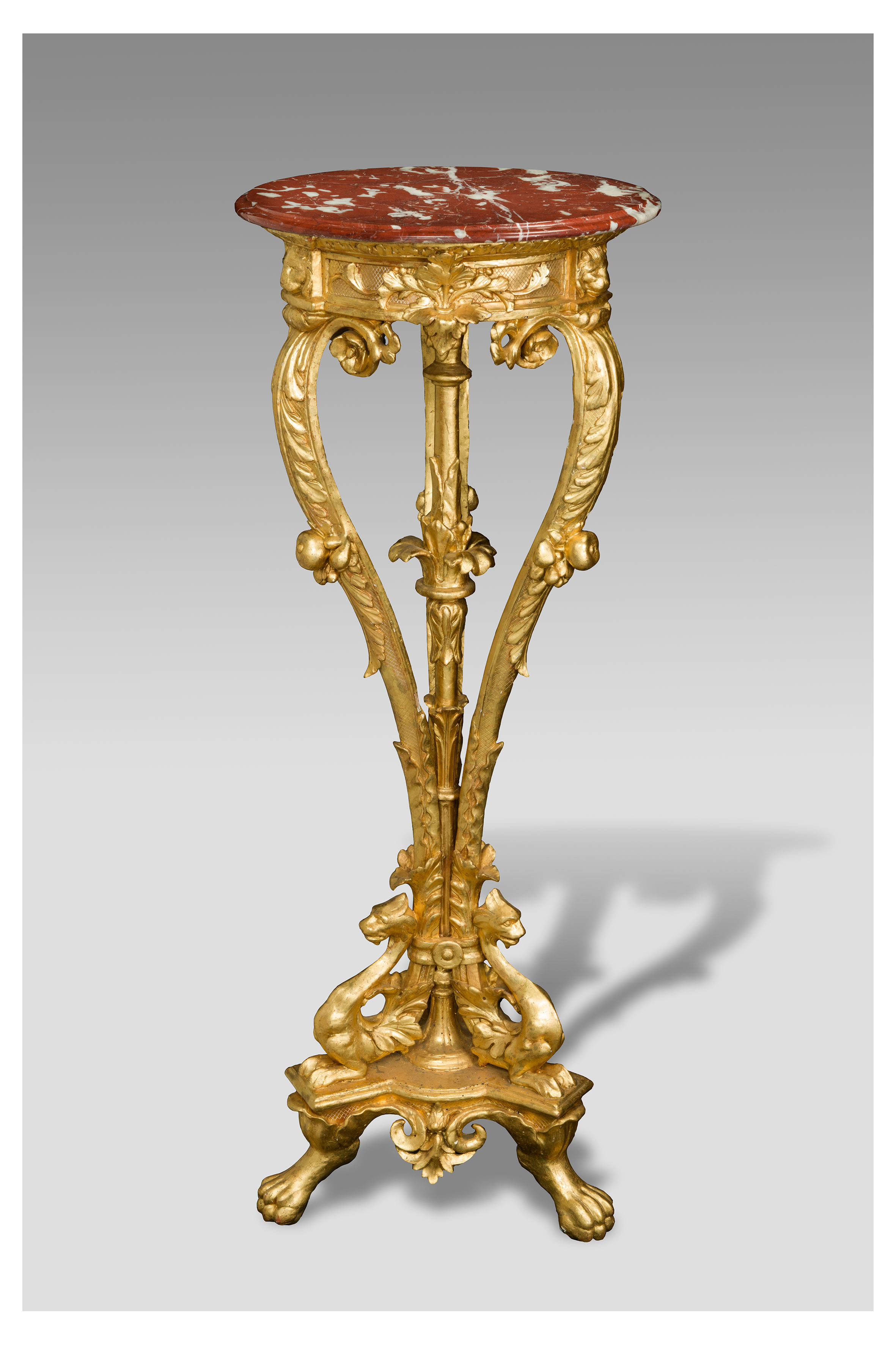 Gueridon intagliato in legno dorato